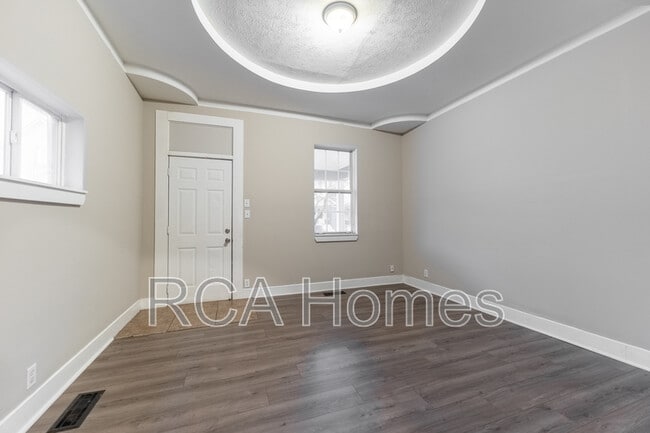 Photo - 704 Sanders St House