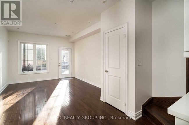 Building Photo - 47 Hargrave Ln