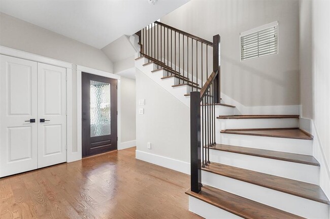 Building Photo - 1421 W 23rd St