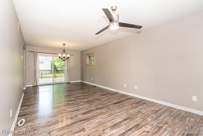 Building Photo - 668 Sherry Dr