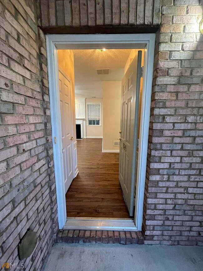 Building Photo - 124 Cottesford Dr SW