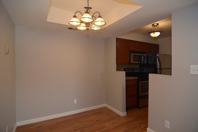 Foto del edificio - Recently Remodeled 2 Bedroom 2 Bath Condo! Close to the U of A!