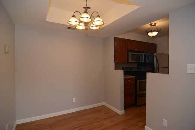 Foto del edificio - Recently Remodeled 2 Bedroom 2 Bath Condo!...