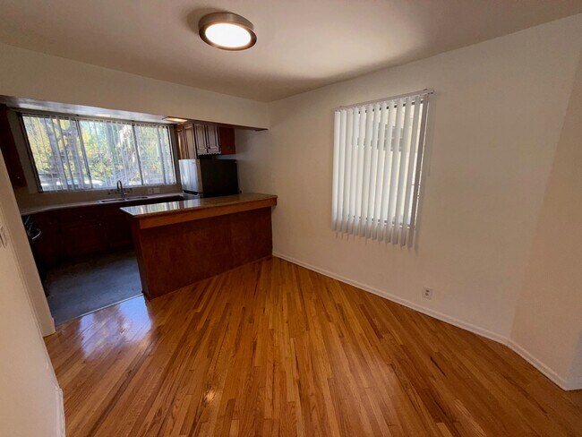 Foto del edificio - 4266 Fulton Ave