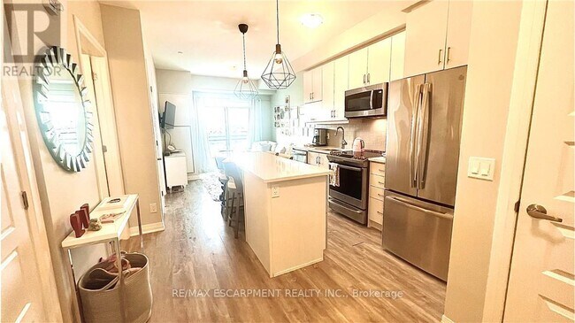 Building Photo - 128 Grovewood Common