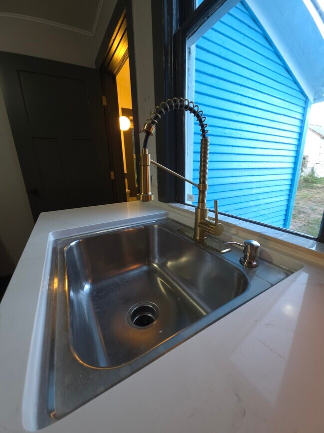 Foto del edificio - 2324 Cornwall Ave