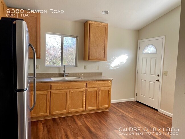 Building Photo - Cute Studio with Country Charm