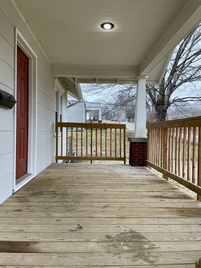 Building Photo - 108 S Hawthorne Ave