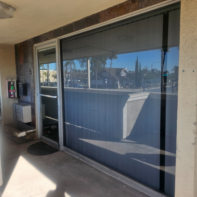 Building Photo - 918 W Lincoln Ave