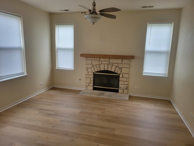 Building Photo - 490 Dancer Ln