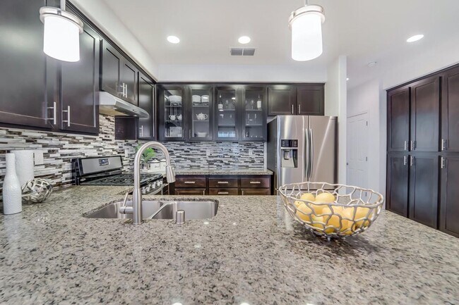 Building Photo - Appealing 3-bedroom, 3 -bathroom home loca...