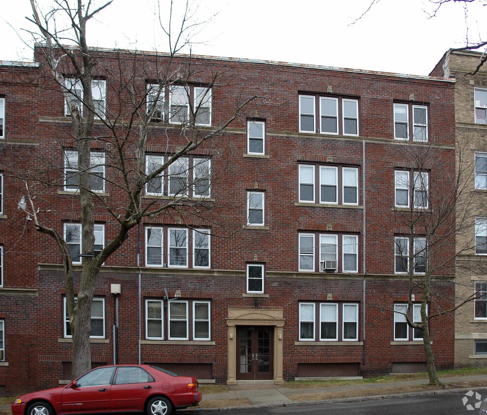 Primary Photo - 192 Oak St