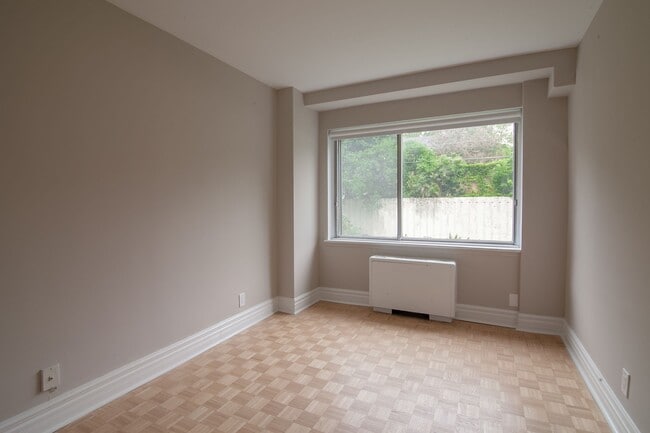 Building Photo - 4555 Av. Bonavista