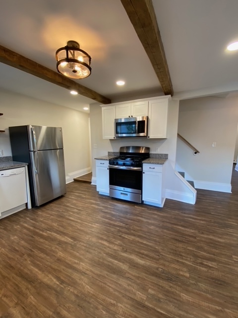 Stainless steel appliances - 5101 Kent Way