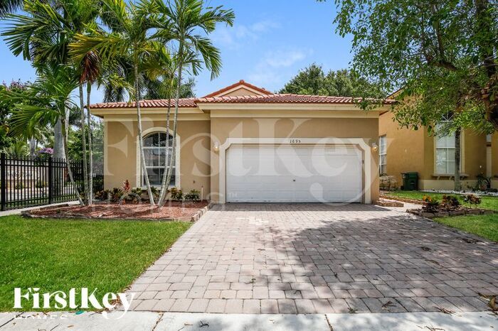 Foto principal - 1695 NE 37th Pl