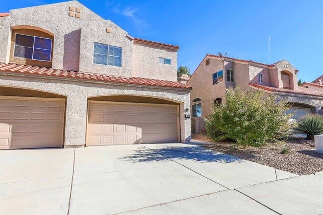 Building Photo - BEAUTIFUL TWO BEDROOM TOWNHOUSE