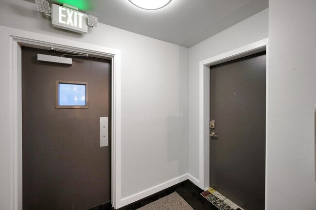 Foto del edificio - Charming 2BR Condo in Denver