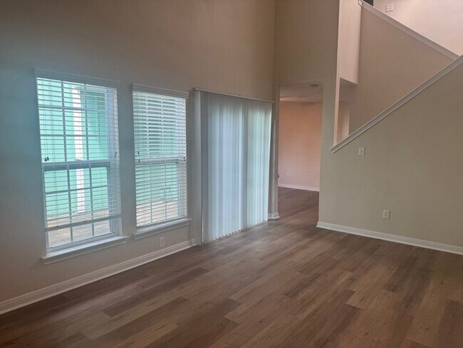 Foto del edificio - Nice 2 story townhome for rent in quiet ne...