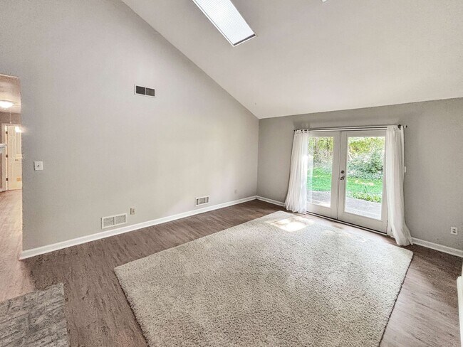 Building Photo - Charming 3 BR/2BA Townhome in Marietta!