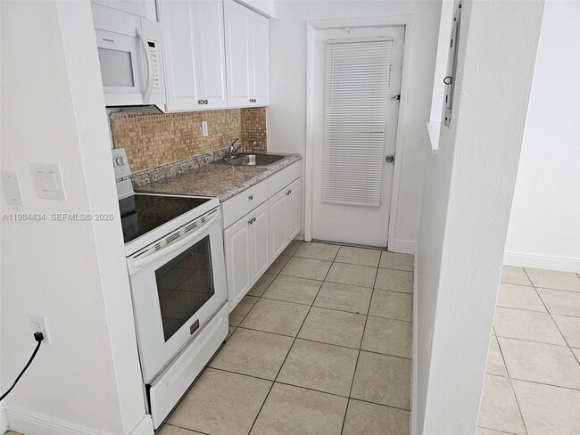 Building Photo - 16851 NE 21st Ave