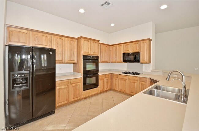 Foto del edificio - 5707 Golden Leaf Ave