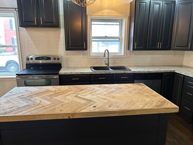 Foto del edificio - 302 S State St