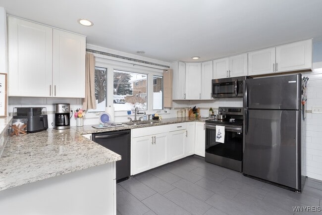 Building Photo - 1090 Stolle Rd