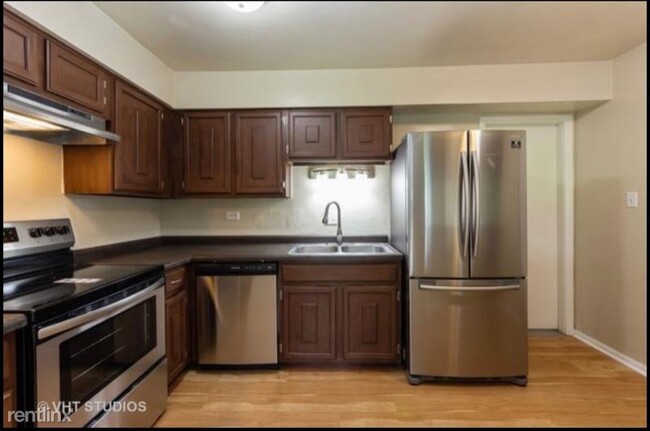 Building Photo - 9397 Bay Colony Dr