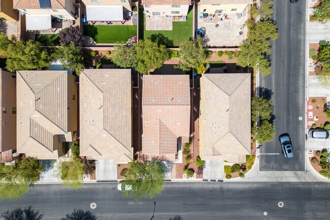 Foto del edificio - 10614 Mt Blackburn Ave