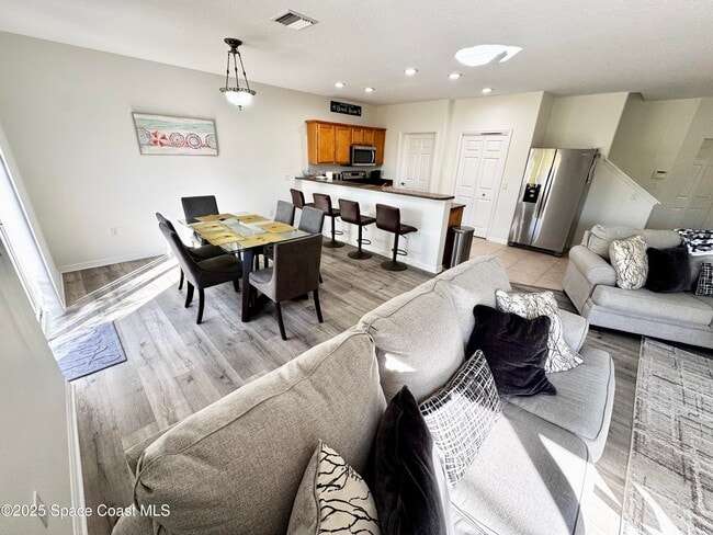 Building Photo - 121 Majestic Bay Ave