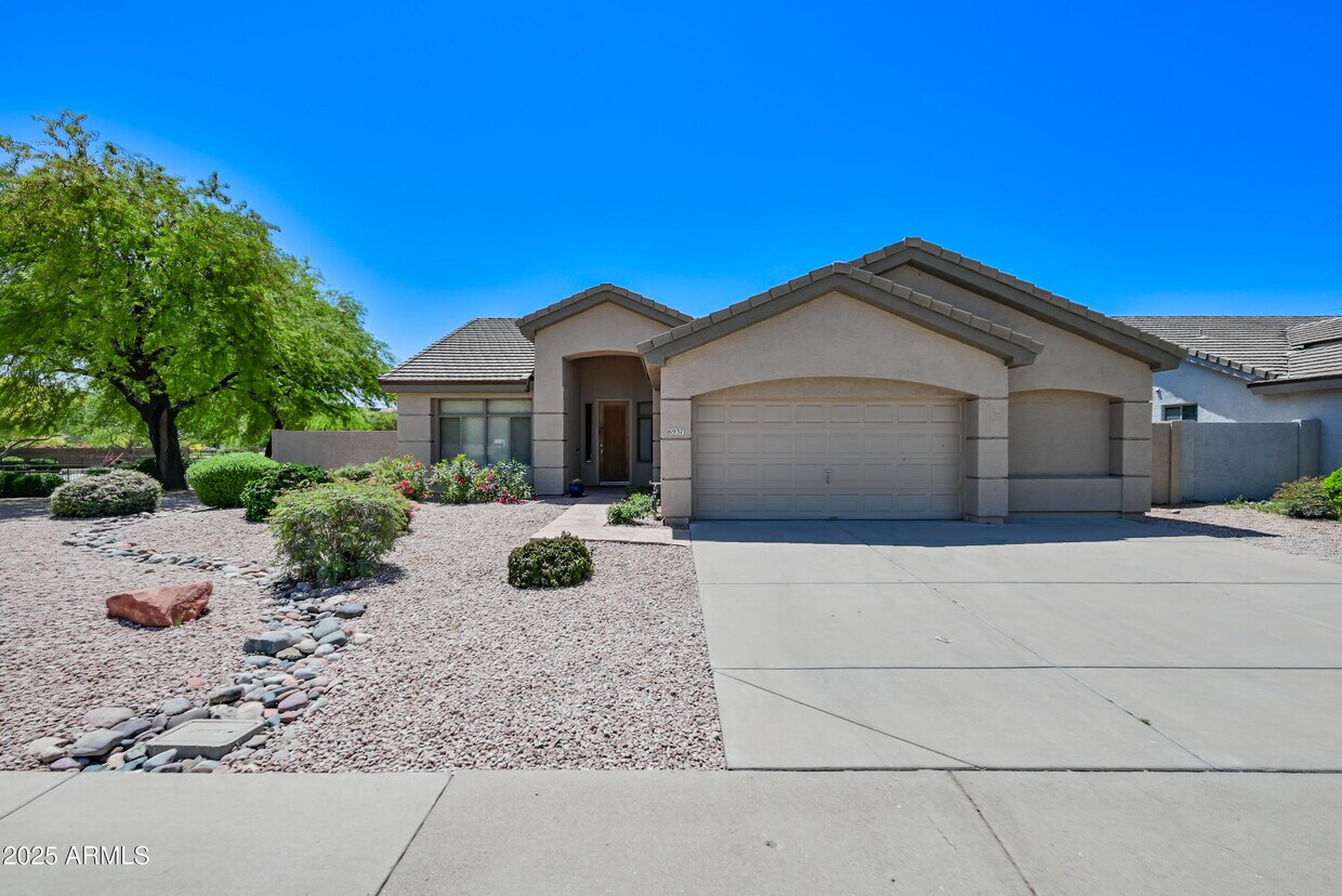 Primary Photo - 6937 E Paradise Ln