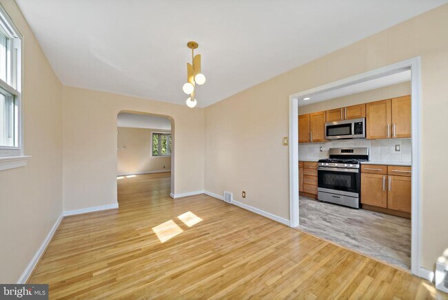 Foto del edificio - 8535 Forrest Ave