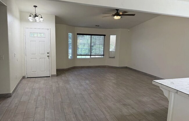 Foto del edificio - 409 W Packwood Ave
