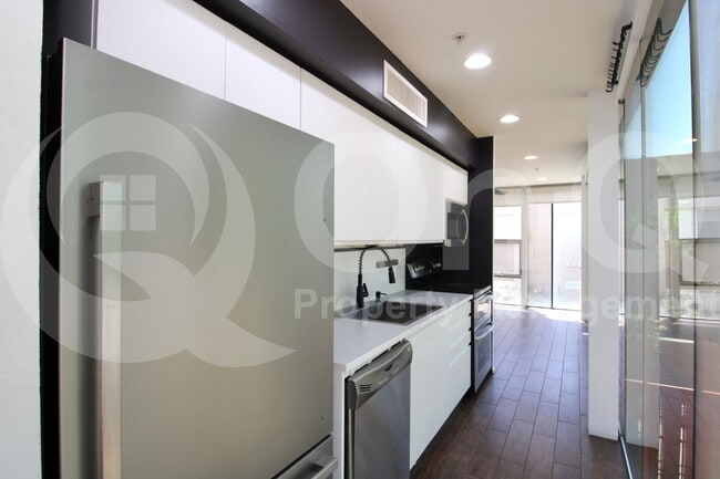 Building Photo - 7047 E Earll Dr