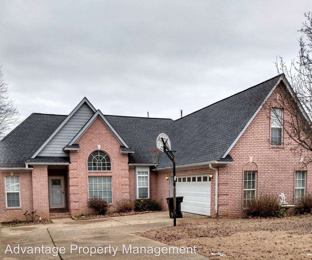 Foto principal - 3 br, 2 bath House - 2747 Surrey Park Dr.