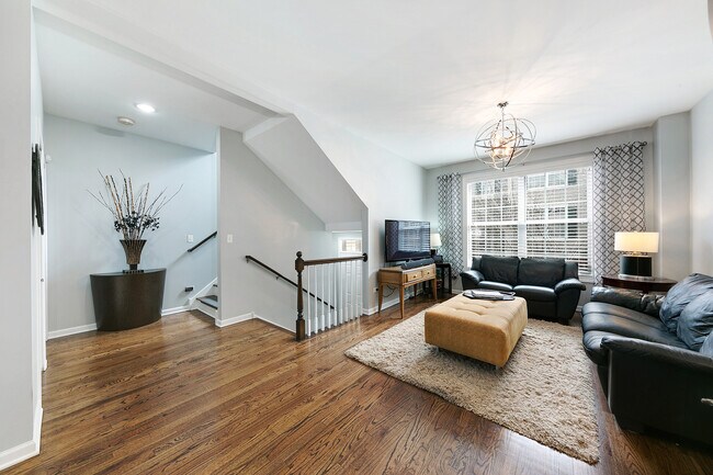 Building Photo - 1409 S Fairfield Ave