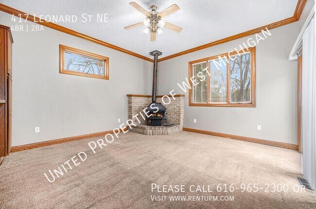 Foto del edificio - Available Now | 4 Bedroom 2 Bath Single Fa...