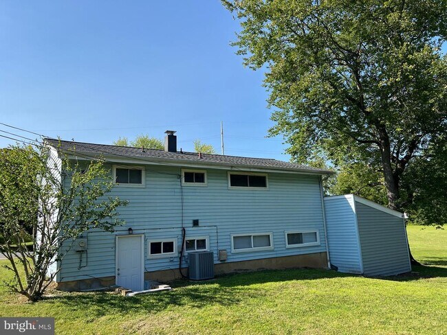 Building Photo - 4500 Roslyn Dr