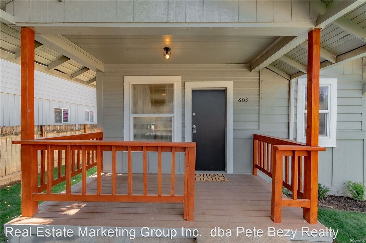 Foto principal - 2 br, 1 bath House - 803 N Pacific Ave
