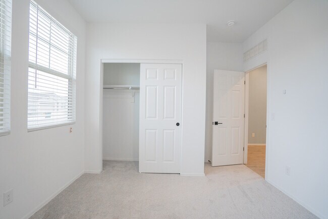 Foto del edificio - 46870 W Cansados Rd