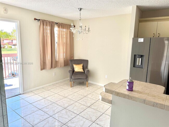Foto del edificio - 455 NW 210th St
