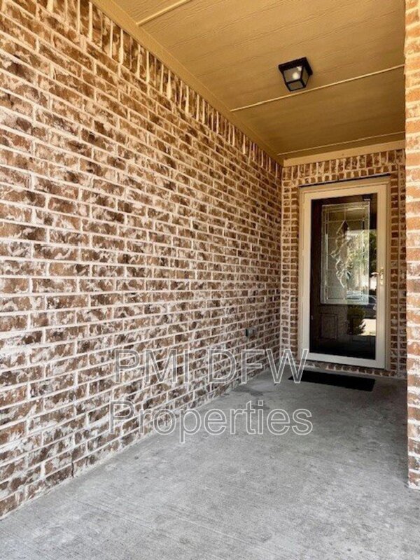 Building Photo - 211 Villanova Dr