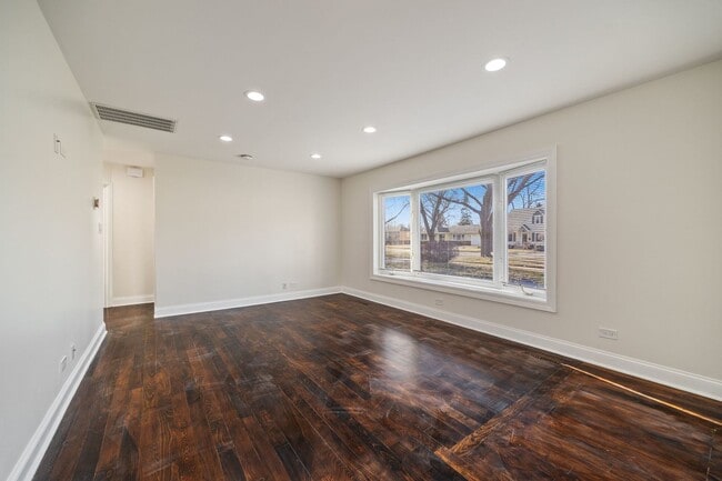 Building Photo - 503 S Benton St