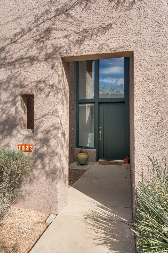 Building Photo - 3123 E Sampras Ln