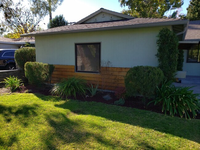 Building Photo - 5059 Serrania Ave