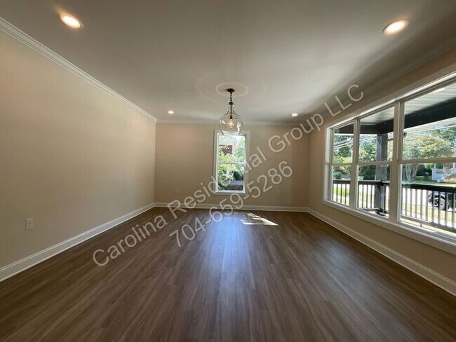 Foto del edificio - 307 N Catawba St