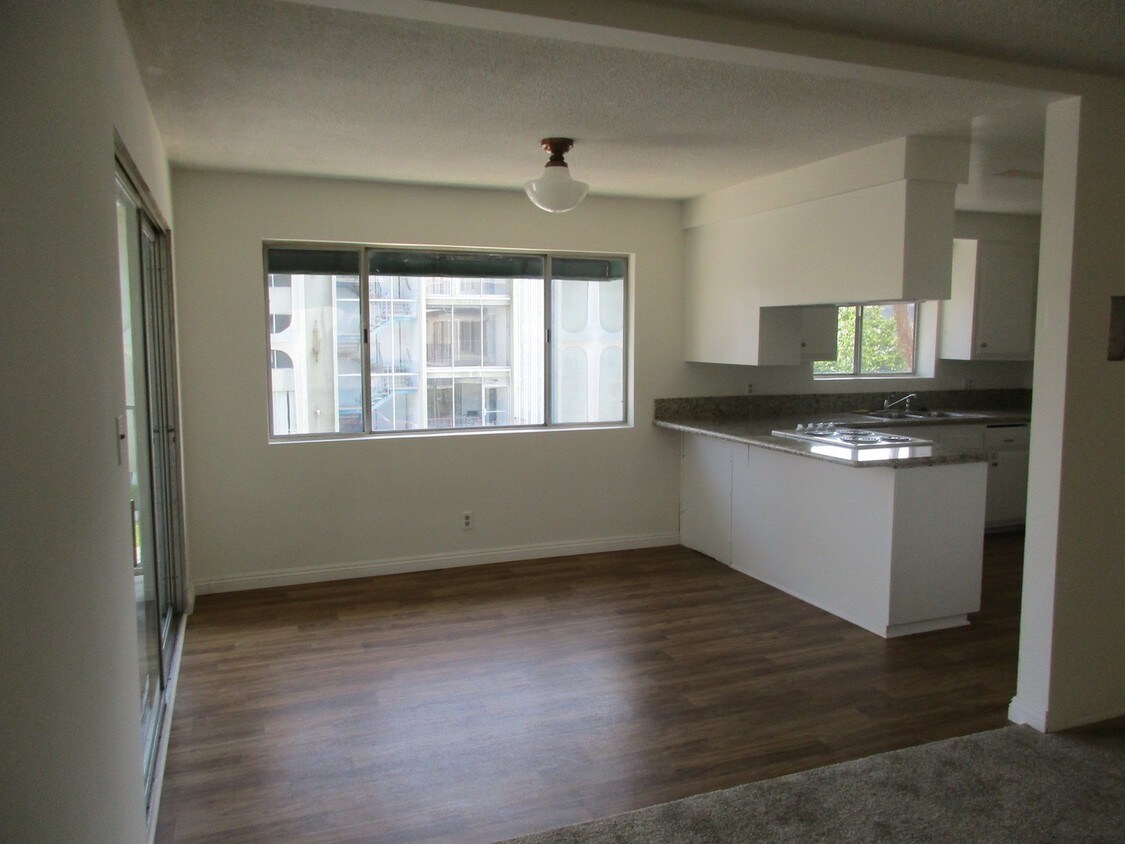 Primary Photo - 355 Coronado Ave