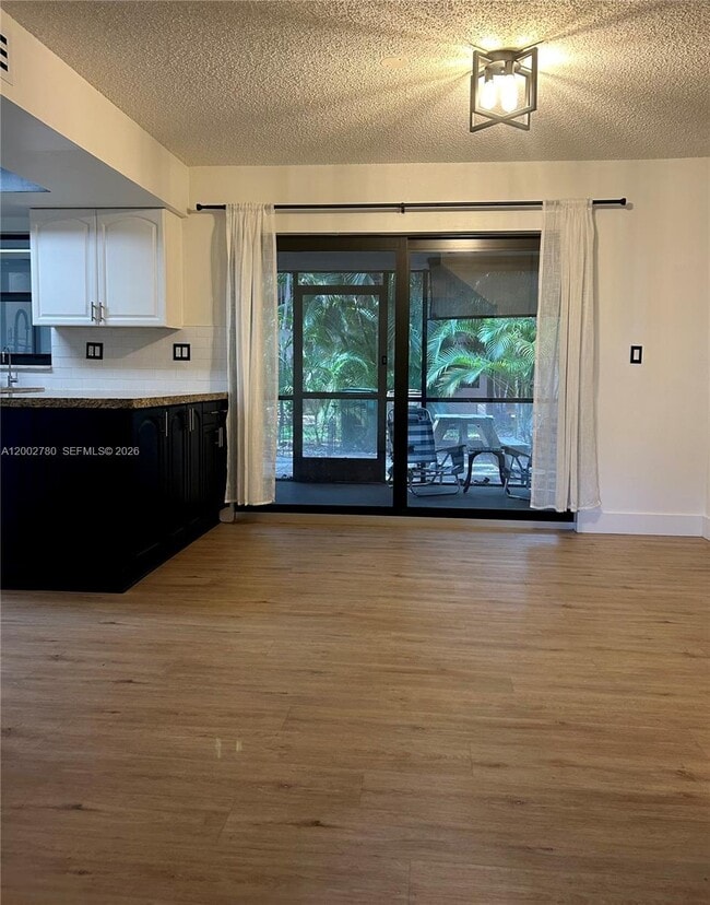 Building Photo - 10 Laredo Pl