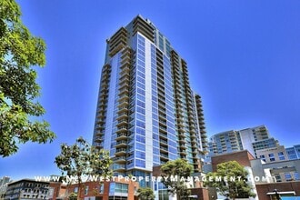 Building Photo - 800 The Mark Ln