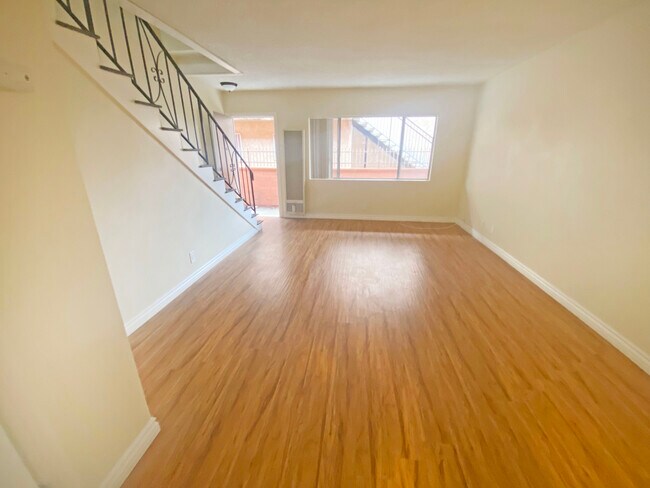 Building Photo - 11921 Manor Dr